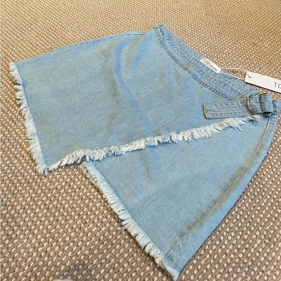 NWT Tobi Jean Skirt, Light Blue Denim with Fringe and Circle Belt Closure - Picture 3 of 7